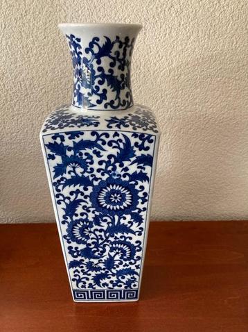 Prachtige gave Chinese  blauw-witte vaas. 30 euro beschikbaar voor biedingen