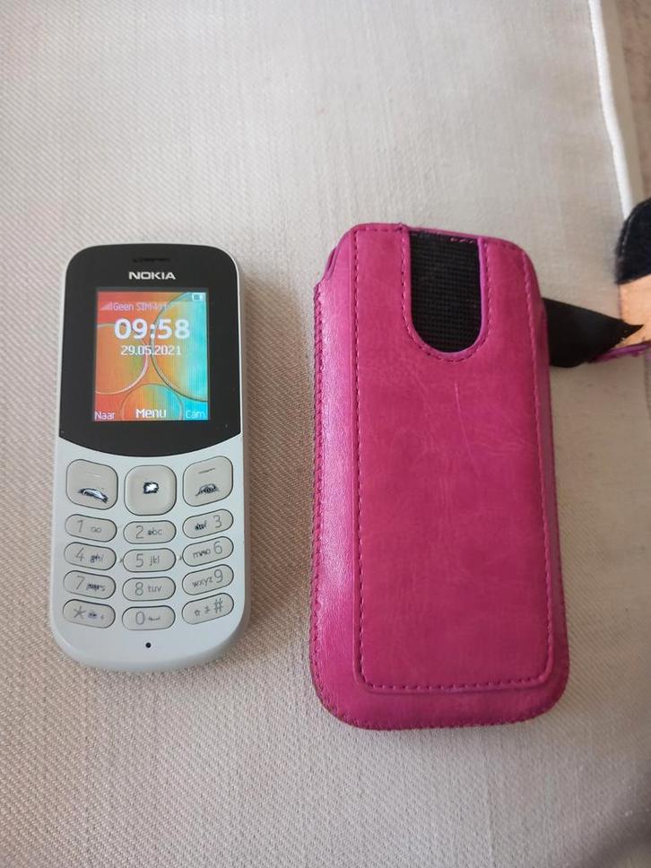 Nokia Klassieke Telefoon + Roze Hoesje, Telecommunicatie, Mobiele telefoons | Nokia, Gebruikt, Zonder abonnement, Zonder simlock
