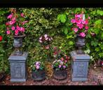 Antieke Gietijzeren Vazen op Zuilen, Tuin en Terras, Tuinvazen, Ophalen