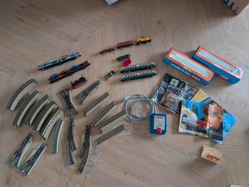 Märklin H0 set met locomotieven, treinstellen, veel rails beschikbaar voor biedingen
