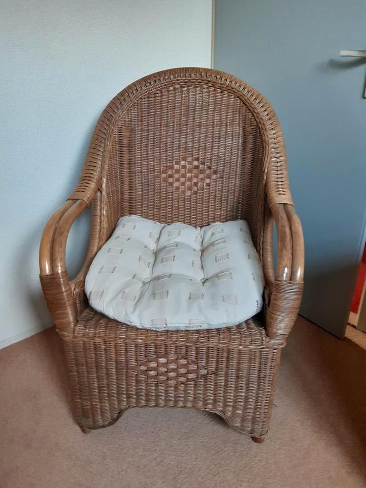 Rotan stoel met kussen - Prima staat!, Antiek en Kunst, Antiek | Meubels | Stoelen en Banken, Ophalen