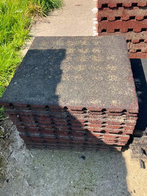 16 vochtdoorlatende rubberen tegels 50x50x2,5cm, Tuin en Terras, Tegels en Klinkers, Gebruikt, Overige typen, Rubber, Minder dan 5 m²
