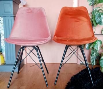 2 Velvet stoeltjes van kick collectie  beschikbaar voor biedingen