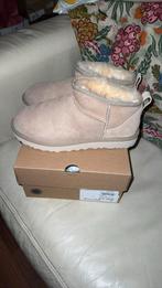 Nieuw UGG Classic Ultra Mini Beige Maat 41, Kleding | Dames, Schoenen, UGG, Beige, Lage of Enkellaarzen, Nieuw
