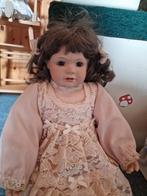 Vintage Porseleinen Pop met Krullen, Verzamelen, Poppen, Ophalen of Verzenden, Gebruikt, Pop, Levensecht of Reborn
