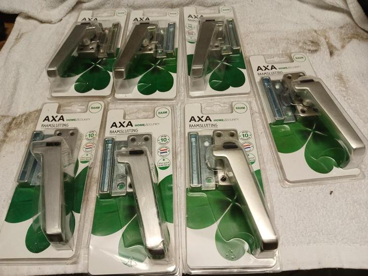 AXA Raamsluiting met drukknop en sleutel Sluiting NIEUW, Doe-het-zelf en Verbouw, Hang- en Sluitwerk, Nieuw, Slot, Overige materialen