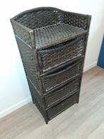 Zwart Rotan kastje met vier laden,afmetingen zie foto's, Huis en Inrichting, Kasten | Ladekasten, Ophalen, 1 of 2 laden, 50 tot 100 cm