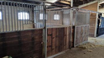 4x Paardenstal hardhout zelf demonteren en meenemen. beschikbaar voor biedingen