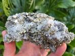 Pyriet met Kwarts en Calciet, Verzamelen, Mineralen en Fossielen, Ophalen of Verzenden, Mineraal