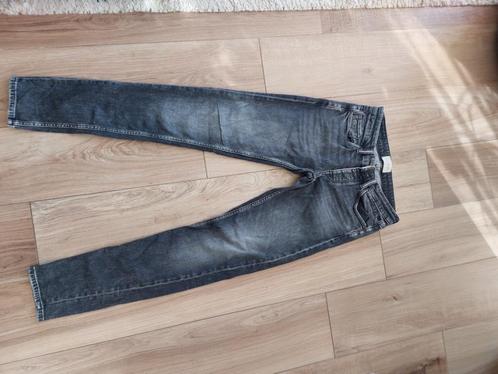 Heren pakket 2x spijkerbroekten 2x korte broek + overshirt, Kleding | Heren, Spijkerbroeken en Jeans, Nieuw, W33 - W34 (confectie 48/50)