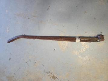 Helmstok van teak beschikbaar voor biedingen
