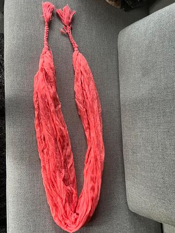 Roze dames sjaal ( das ) nette staat damessjaal beschikbaar voor biedingen