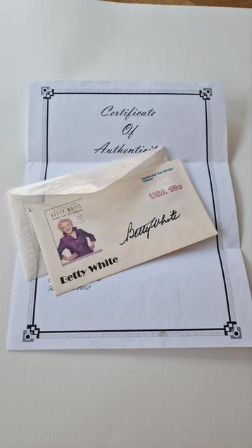 Betty White Gesigneerde 1e Dag Envelop beschikbaar voor biedingen