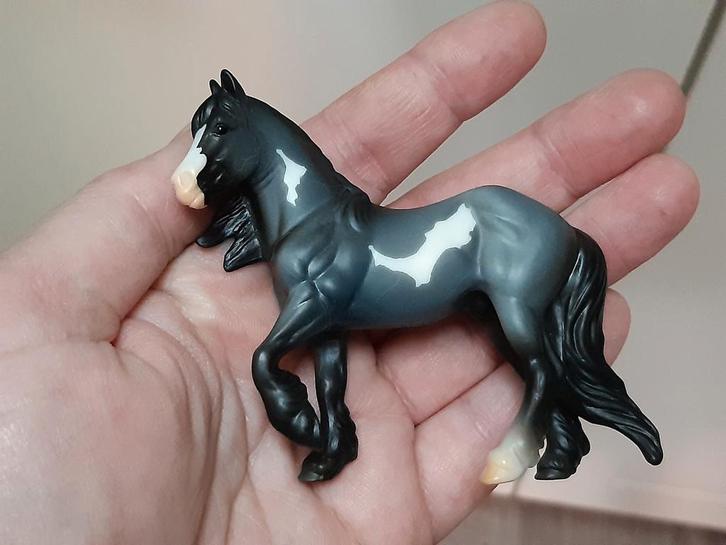Breyer mini nieuw, Verzamelen, Dierenverzamelingen, Nieuw, Beeldje of Figuurtje, Paard, Ophalen of Verzenden