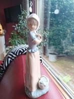 NAO Beeld Meisje met Hoofddoek en Puppy, Ophalen of Verzenden