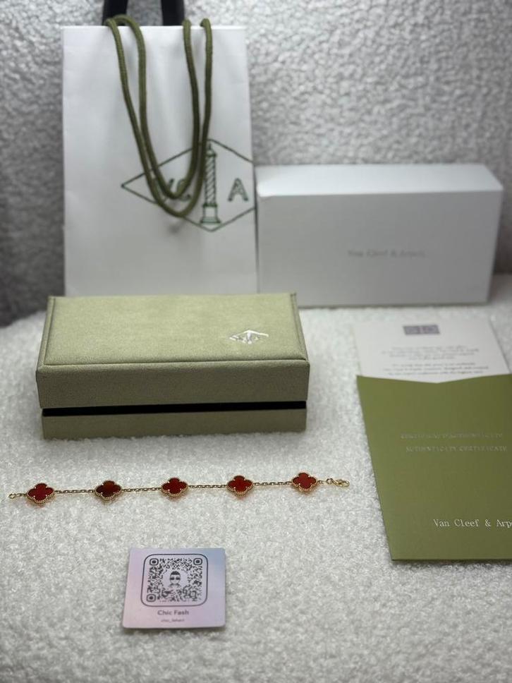 Van Cleef & Arpels - Alhambra Armband, Sieraden, Tassen en Uiterlijk, Armbanden, Zo goed als nieuw, Goud, Wit, Ophalen of Verzenden