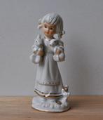 Beeldje Meisje met Konijntjes 13,5 cm, Antiek en Kunst, Ophalen of Verzenden