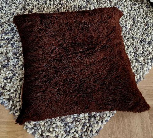 Als nw. woonkussen teddystof bruin stevig 75 x75 cm extra gr, Huis en Inrichting, Woonaccessoires | Kussens, Zo goed als nieuw