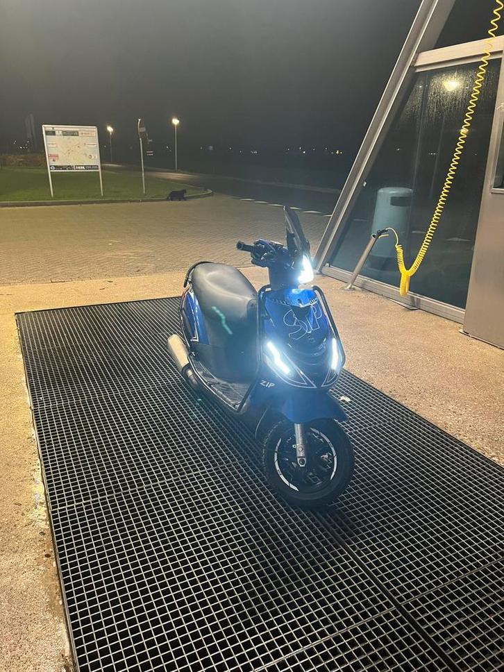 Piaggio Zip | Jamacrol | 65 km/h, Fietsen en Brommers, Scooters | Piaggio, Gebruikt, Zip, Maximaal 45 km/u, Benzine, Ophalen
