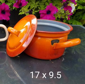 Vintage brocante oranje emaille soeppan beschikbaar voor biedingen