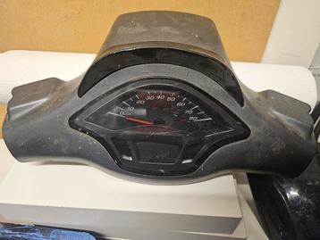 Vespa s / primevera teller incl voor wn ackterkap beschikbaar voor biedingen
