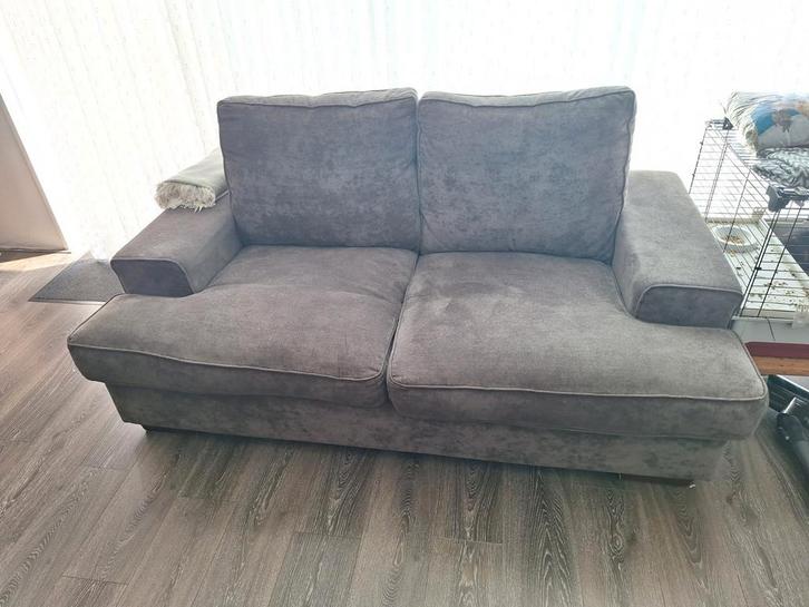 Comfortabele bruine tweezitsbank., Huis en Inrichting, Banken | Bankstellen, Zo goed als nieuw, Tweepersoons, 150 tot 200 cm, 75 tot 100 cm