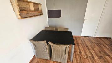 Design eettafel met aansteekblad beschikbaar voor biedingen