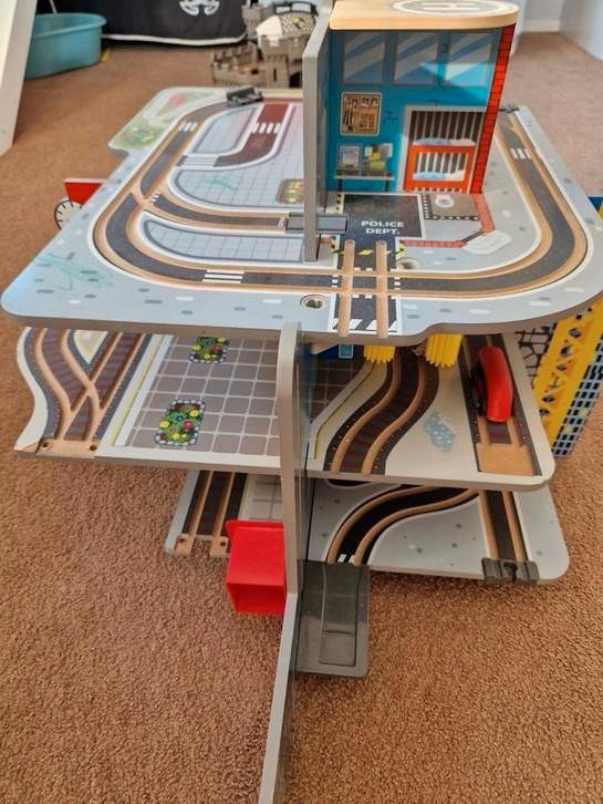 Leuke 3 laagse autobaan en treinset, Kinderen en Baby's, Speelgoed | Thomas de Trein, Gebruikt, Ophalen