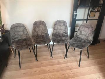4 stoelen met motief