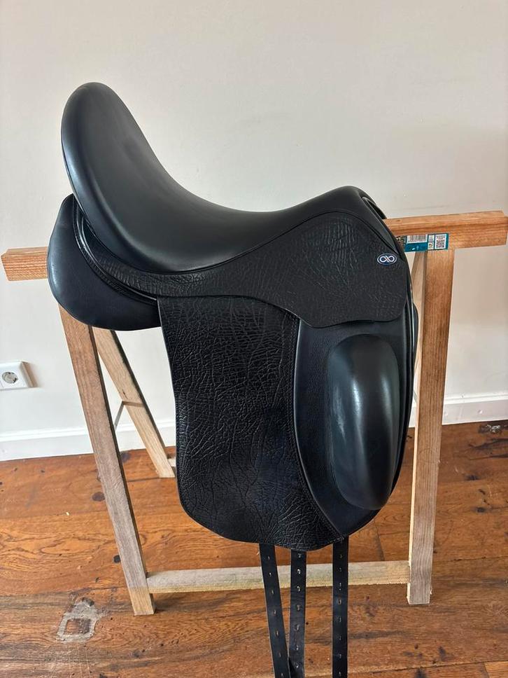 2E HANDS: Connect, Prestige, GFS, Raijmakers zadels, Dieren en Toebehoren, Paarden en Pony's | Zadels, Gebruikt, Dressuur, Ophalen of Verzenden