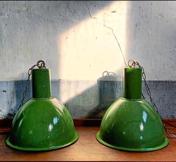 Vintage groene industriële emaille hanglampen Sovjet-Unie. beschikbaar voor biedingen