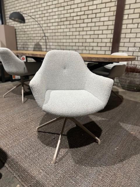 Set van vier draaibare eetkamerstoelen Dyyk, Huis en Inrichting, Stoelen, Nieuw, Vier, Stof, Wit, Ophalen