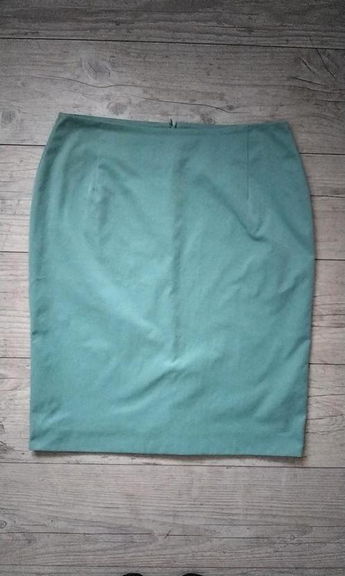 Lilytime,  zachtgroen rechte rok,  maat 42., Kleding | Dames, Rokken, Zo goed als nieuw, Maat 42/44 (L), Knielengte, Ophalen of Verzenden