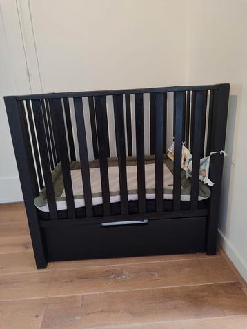 Europe Baby Mees Box Met Lade, boxkleed en matras beschikbaar voor biedingen