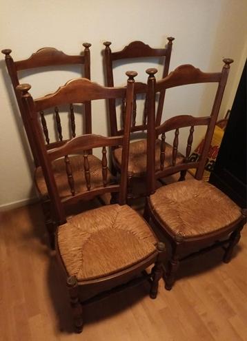 4 Eetkamerstoelen met rieten zitting beschikbaar voor biedingen