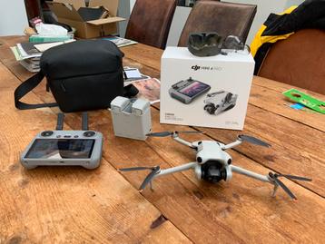 DJI Mini 4 Pro Fly More Combo - Weinig Gebruikt beschikbaar voor biedingen