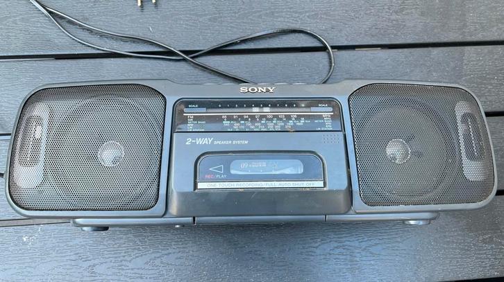 wereldontvanger, Sony CFS-200L Radio Cassette Recorder, Audio, Tv en Foto, Radio's, Gebruikt, Wereldontvanger, Ophalen of Verzenden
