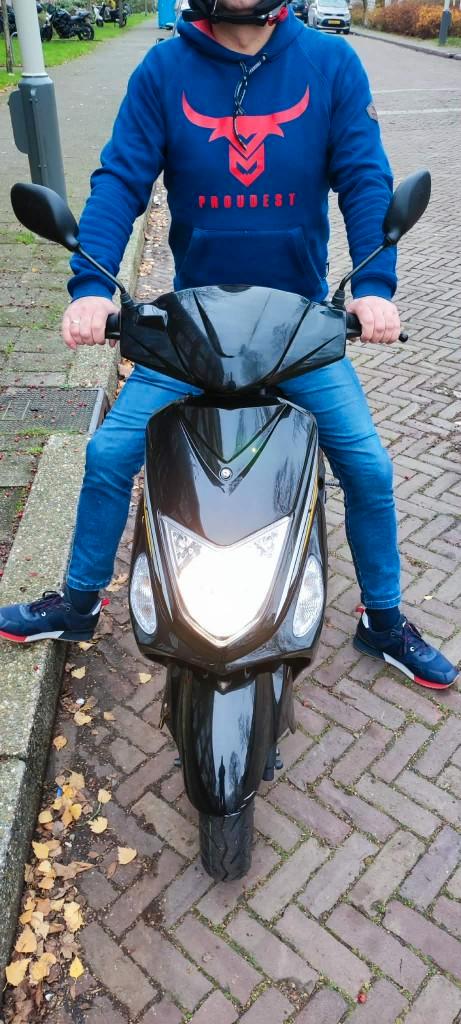 Senzo Urban 50cc • 33 km, Fietsen en Brommers, Snorfietsen en Snorscooters, Zo goed als nieuw, Overige merken, Benzine, Ophalen of Verzenden