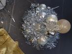 Kerstballen kroon carnaval, Ophalen of Verzenden, Gebruikt, Hoed of Pruik, Carnaval