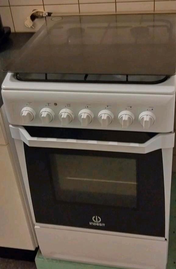 Gasfornuis 4 pits elektrische oven Indesit, Witgoed en Apparatuur, Fornuizen, Zo goed als nieuw, Vrijstaand, Gas, 4 kookzones