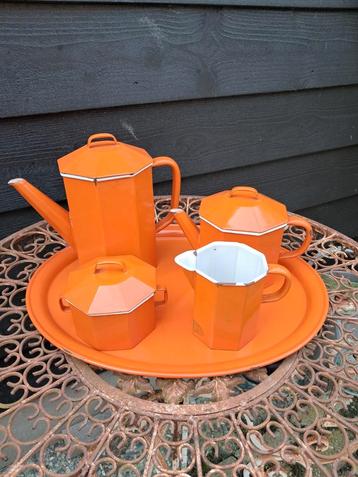 Zeldzaam emaille oranje set koffie/thee en roomstel. beschikbaar voor biedingen