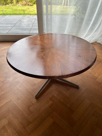 Vintage salontafel Houtfineer ingelegd patroon Retro design beschikbaar voor biedingen