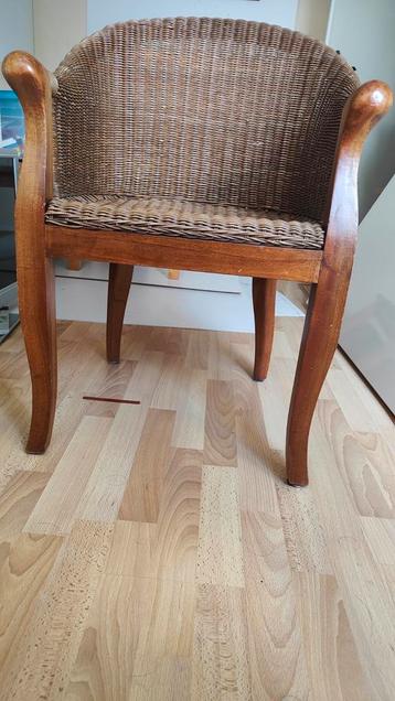 Koloniaal Stoeltje met Rotan Zitting beschikbaar voor biedingen