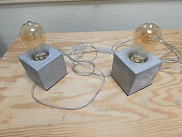 2 stuks lampvoet betongrijs incl filament lamp beschikbaar voor biedingen