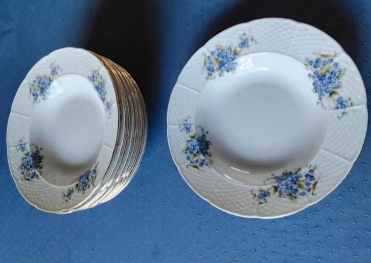 9 borden Thun servies vergeet mij nietjes met gouden randje, Huis en Inrichting, Keuken | Servies, Zo goed als nieuw, Bord(en)