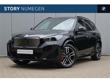 BMW iX1 eDrive20 M Sport / Panoramadak / Achteruitrijcamera  beschikbaar voor biedingen
