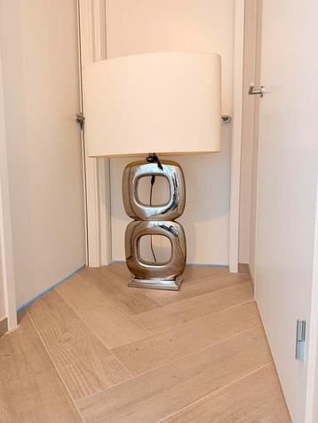 Stout lamp 2x beschikbaar voor biedingen