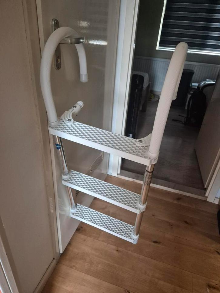 Aluminium zwemtrap met ophanghaken kunststof, Watersport en Boten, Accessoires en Onderhoud, Nieuw, Overige typen, Ophalen of Verzenden