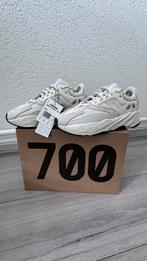 Yeezy 700 Analog Maat 42 - Nieuwstaat!, Ophalen of Verzenden, Nieuw, Wit