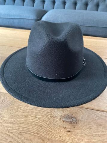 Zwarte cowboyhoed met gespje. beschikbaar voor biedingen